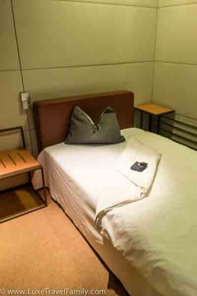  Lufthansa first class lounge in Frankfurt sleep room