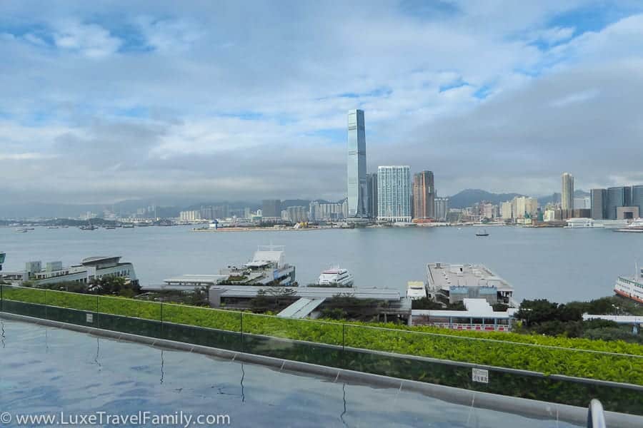 Awesome-infinity-pool-Four-Seasons-Hong-Kong