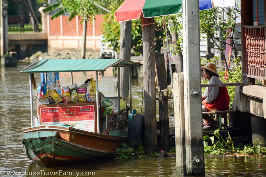 sampan selling food Thonburi neighbourhood Bangkok