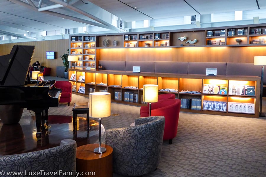asiana-business-class-lounge-piano-2