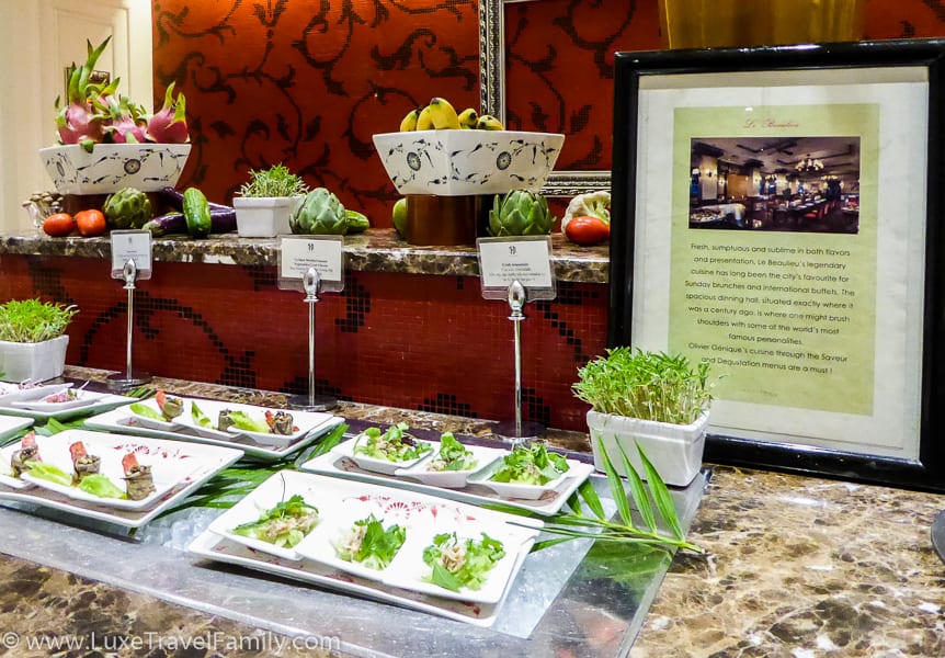 Hotel Metropole Hanoi Club Floor canapés